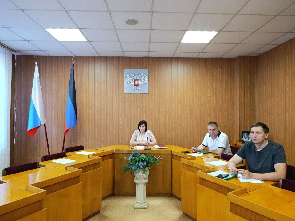 Михаил Меренков: 9 июля 2025 года, первый заместитель руководителя Управы Буденновского внутригородского района Администрации городского округа Донецк Елена Булавицкая провела аппаратное совещание