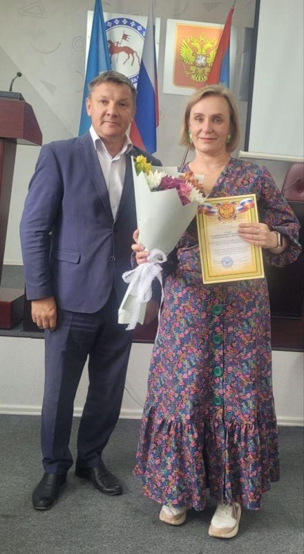 Александр Качанов: Благодарности от главы Докучаевска вручили учителям Якутии