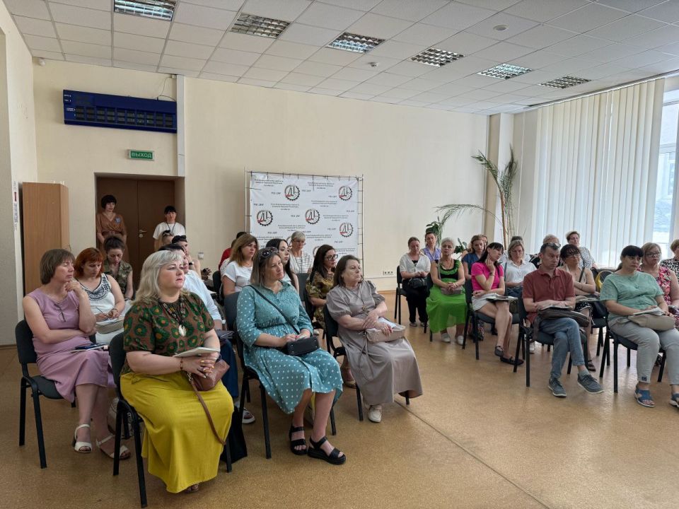 Врио руководителя Юго-Западной трудинспекции Адам Эльмурзаев и государственный инспектор труда Юлия Швец приняли участие в заседании по вопросам труда несовершеннолетних, которое было проведено в Республиканском центре...