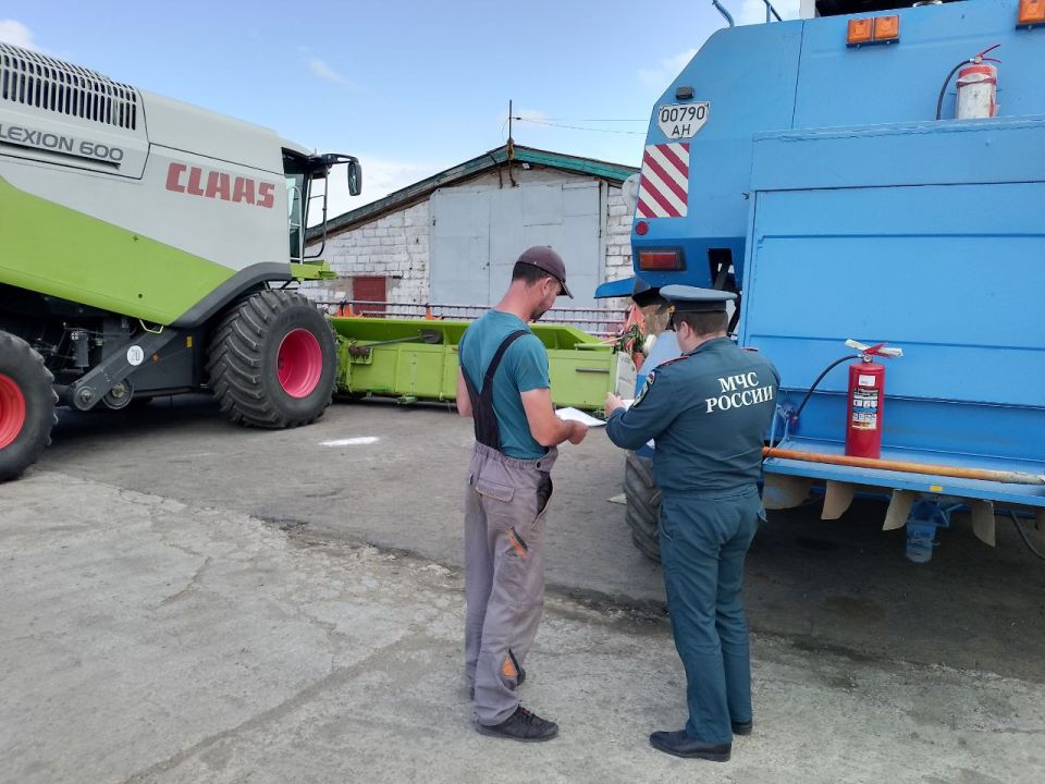 На заседании комиссии по предупреждению и ликвидации чрезвычайных ситуаций и обеспечению пожарной безопасности Мангушского муниципального округа , отделом НД и ПР Мангушского муниципального округа управления НД и ПР ГУ МЧС...