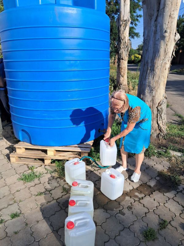 Валентин Левченко: При поддержке депутата Донецкого городского совета Сергея Скиданова, ежедневно наполняется ёмкость для воды в частном секторе на верхней Гладковке