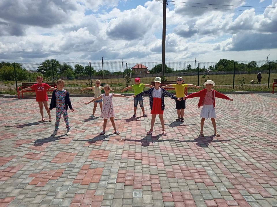 На базе Мангушского Центра детского творчества работает летняя площадка досуга