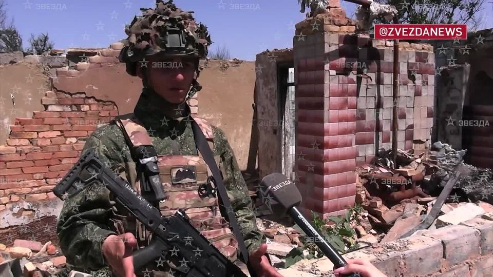 ©©©©©Наши бойцы "одолжили" рацию у пленного и устроили небольшой пранк всушникам во время освобождения Толстого в ДНР