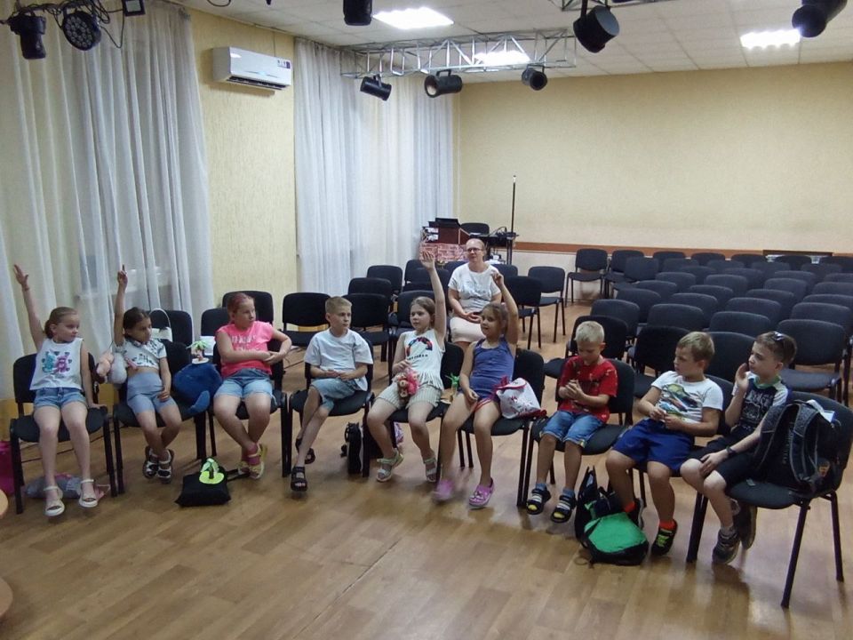 Мероприятие для детей. 10 июля Центральная городская библиотека им. А. И. Куприна провела в Центре детского и юношеского творчества городского округа Енакиево для отдыхающих в летнем лагере детей час занимательной истории...