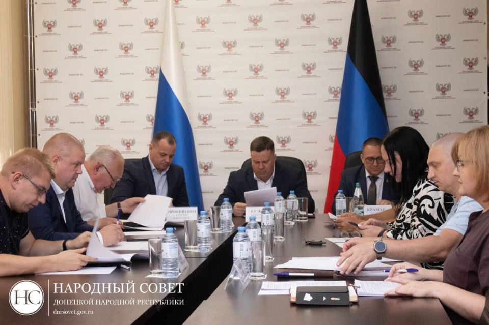 Константин Кузьмин провел заседание Президиума парламента