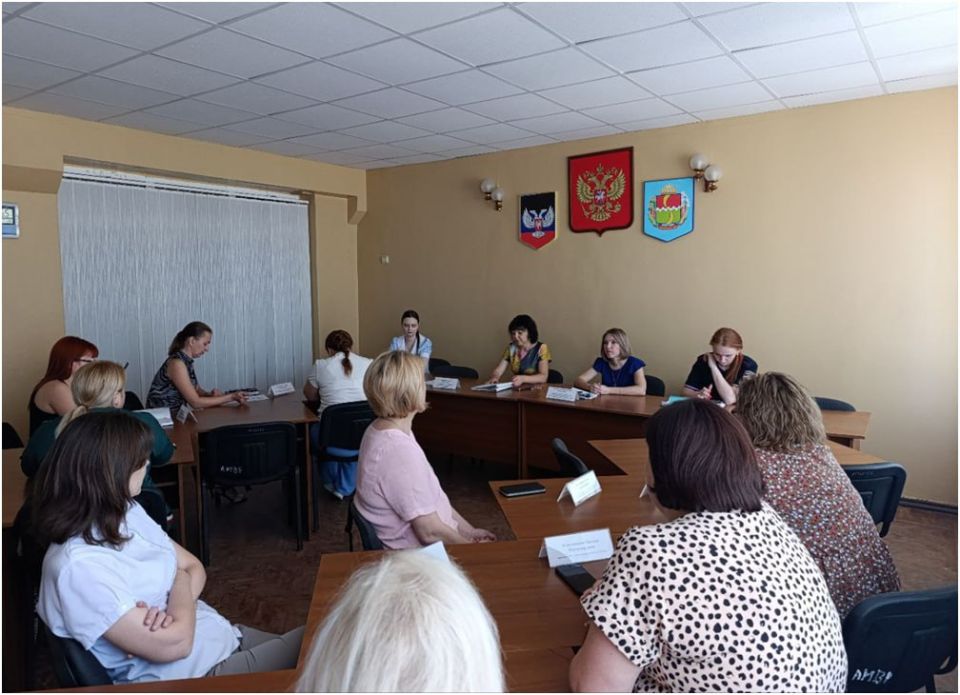 Сегодня в администрации Амвросиевского муниципального округа прошло очередное заседание комиссии по делам несовершеннолетних и защите их прав под председательством заместителя главы администрации Амвросиевского...