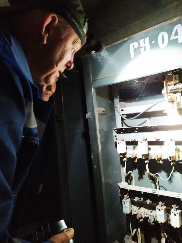 Аварийно восстановительная бригада Чукотского автономного округа выполняет заявки жителей посёлка Новолуганское