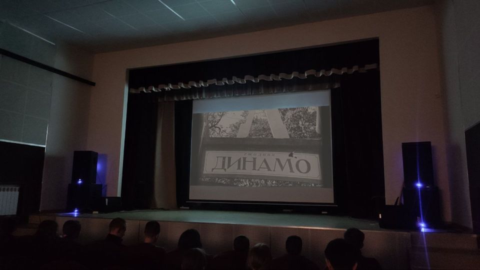 В рамках партийного проекта «Детский спорт» Всероссийской политической партии «Единая Россия» в клубе села Бирюки состоялся показ спортивного фильма «Блокадный футбол», который является отличным примером того, как спорт...