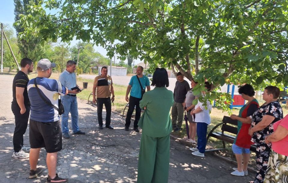 Сегодня первый заместитель главы Администрации Володарского муниципального округа Дмитрий Владимирович Боровик провёл выездной приём граждан в селе Македоновка