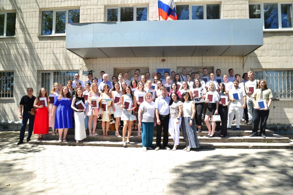 9 июля на учетно-финансовом факультете вручили дипломы магистров и специалистов