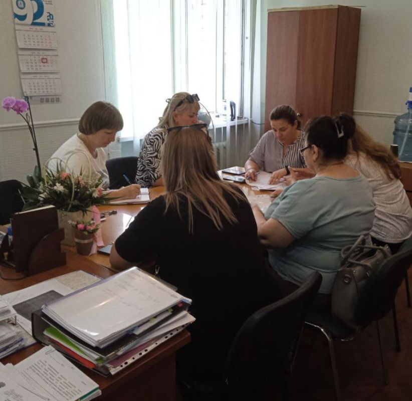 Заместитель руководителя Управы Калининского внутригородского района Администрации городского округа Донецк Снежана Гоман провела рабочее совещание с представителями жилищной организации, обслуживающей многоквартирный жилой...