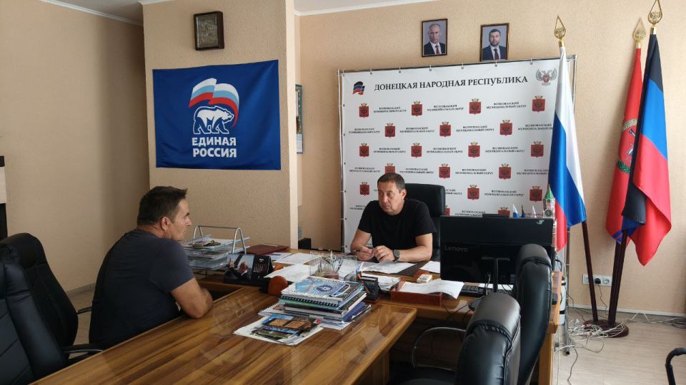 Константин Зинченко: Провел прием граждан совместно с представителями отделов администрации Волновахского муниципального округа и профильных управлений