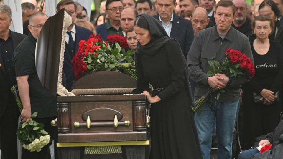 Странности на похоронах Старовойта: На венке оставлено послание из двух слов