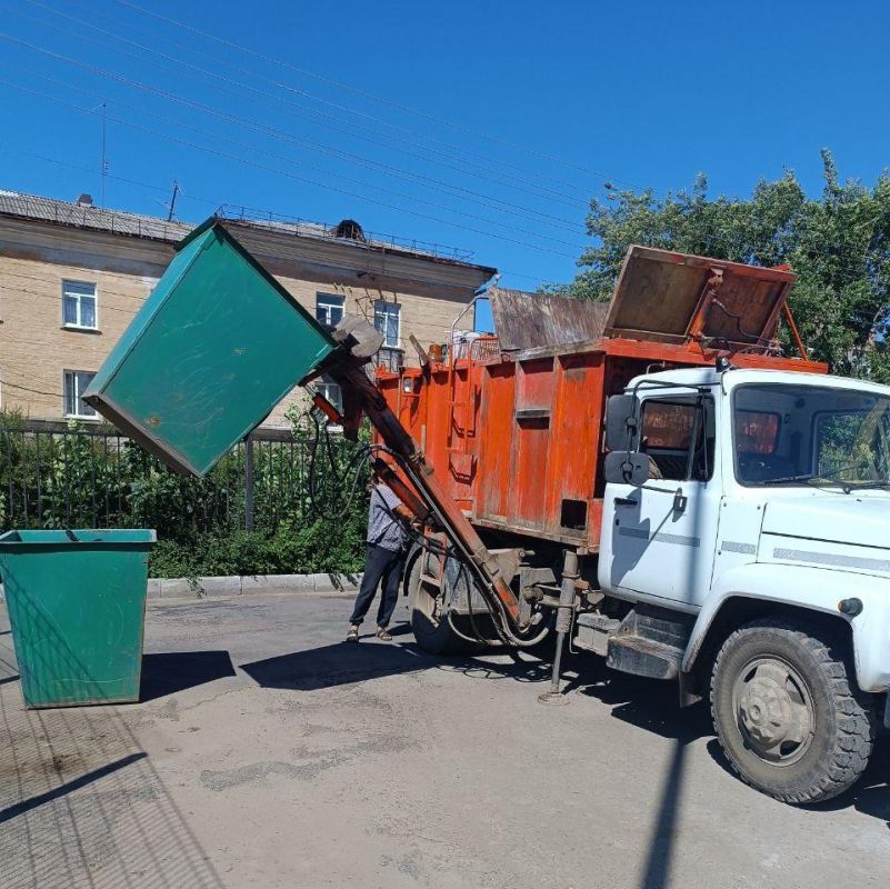 В Докучаевске на постоянной основе выполняется комплекс мер по благоустройству территории округа