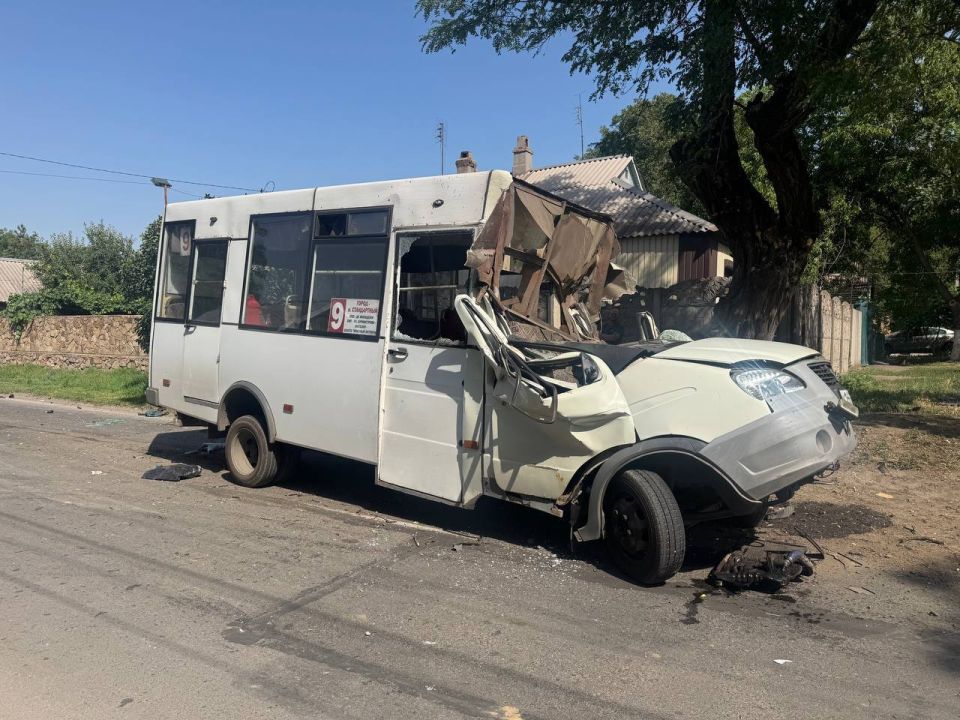 В Енакиево в результате ДТП погибли два человека и более 20 пострадали
