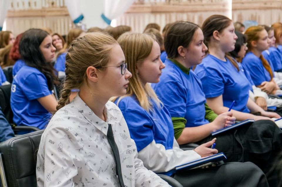 Денис Пушилин: 15 школьников из ДНР направим на участие в образовательном форуме в Ленинградской области