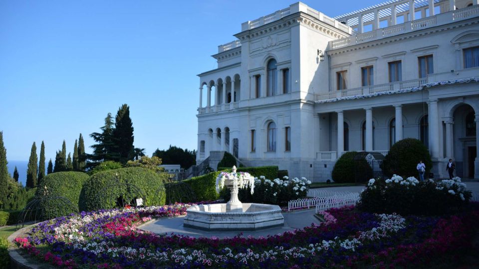 Путин поручил провести в Крыму съезд русистов