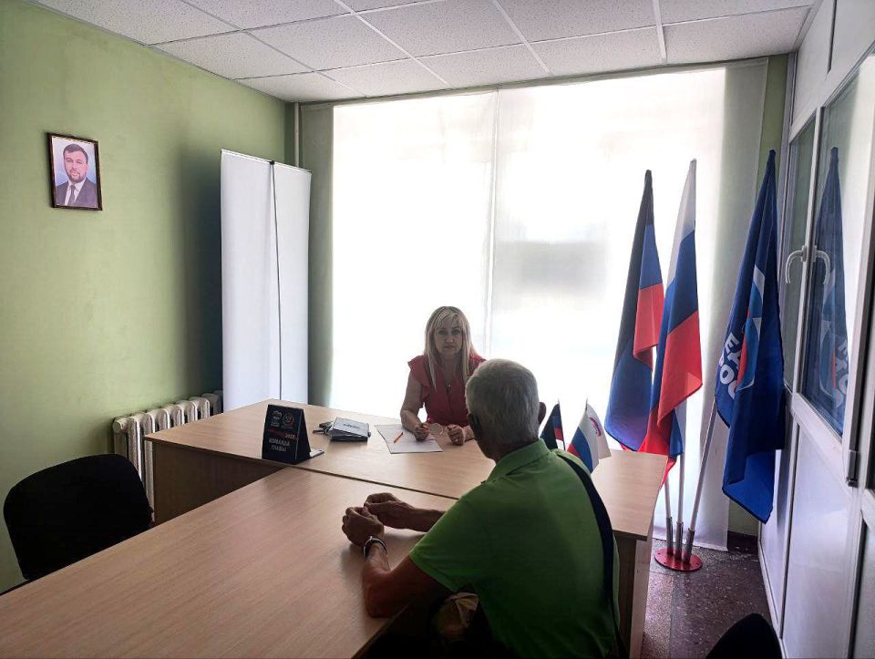 Личный прием граждан в Администрации Амвросиевского муниципального округа провела Управляющая делами Елена Николаевна Фисенко