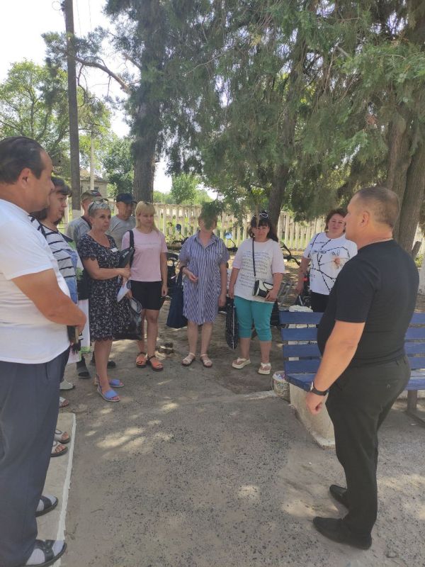 11 июля 2025 года, заместитель главы администрации городского округа Дебальцево Валерий Бессараб, провёл встречу с жителями пгт Луганское