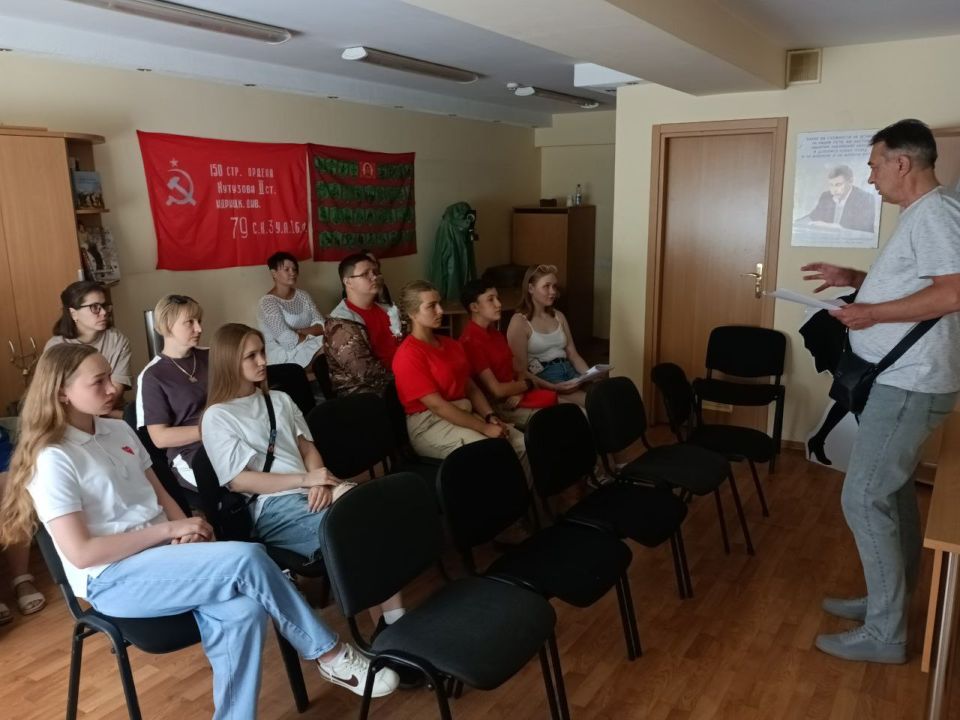 10 июля на базе Дома "ЮНАРМИИ" г. Донецка состоялось совещание с координаторами и юнкорами медиастудий округов "СЕВЕР", "ЮГ", "ЦЕНТР", "ВОСТОК"