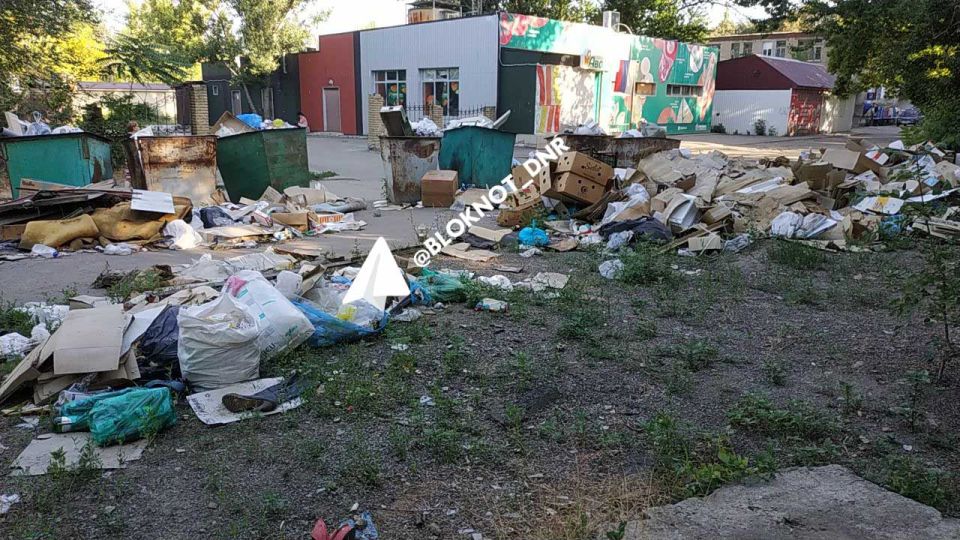 «Сгорим вместе с мусором»: жители Кировского района Донецка жалуются на пожароопасные свалки