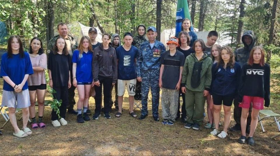 «Помощь делает мир добрее»: школьницы с Донбасса приняли участие в патриотической встрече на Ямале