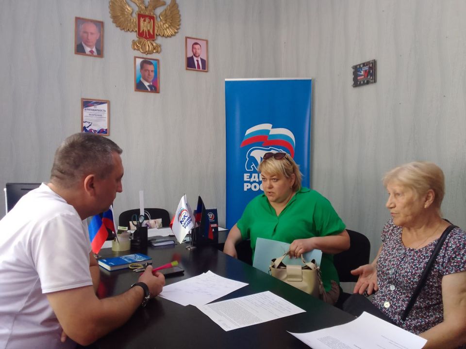 Юрий Будрин: Сегодня, 11 июля 2025 года в Кировском районе г. Донецка состоялся приём граждан в Общественной приемной Общественного Движения «Донецкая Республика» и Всероссийской политической партии Единая Россия
