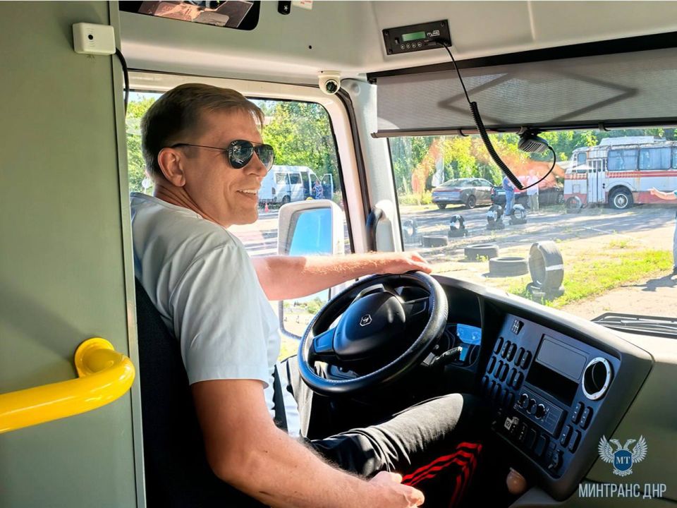 Искусственные препятствия и реальные пассажиры: Как готовят водителей общественного транспорта в ДНР