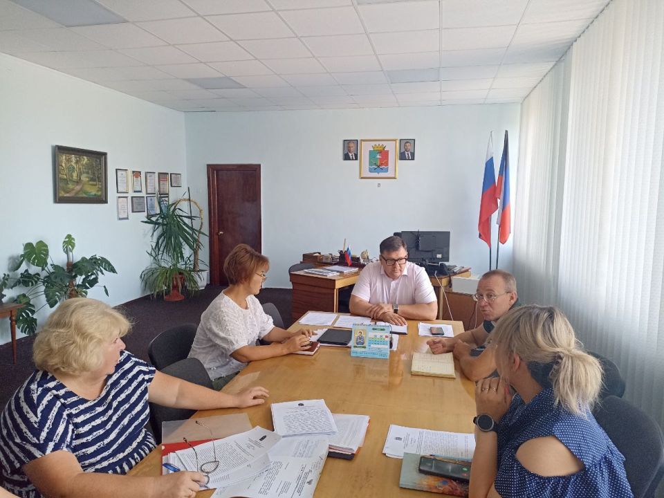 Василий Овчаров: Сегодня, 11 июля, провел оперативное совещание по рабочим вопросам с участием заместителей Главы и руководителей структурных подразделений Администрации округа