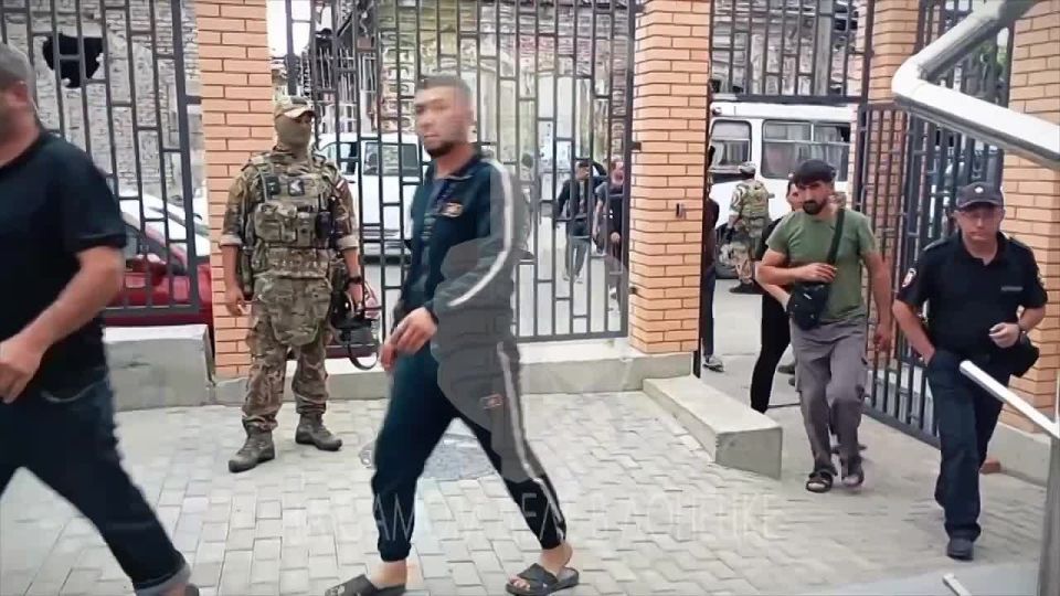 Силовики в ДНР накрыли клоповник и выдворили из России нелегальных мигрантов за подделку документов и наркотики