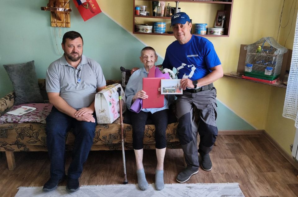 Константин Зинченко: С большим уважением и теплотой в сердце поздравил Нину Кирилловну Леонову с её замечательным юбилеем — 95-летием