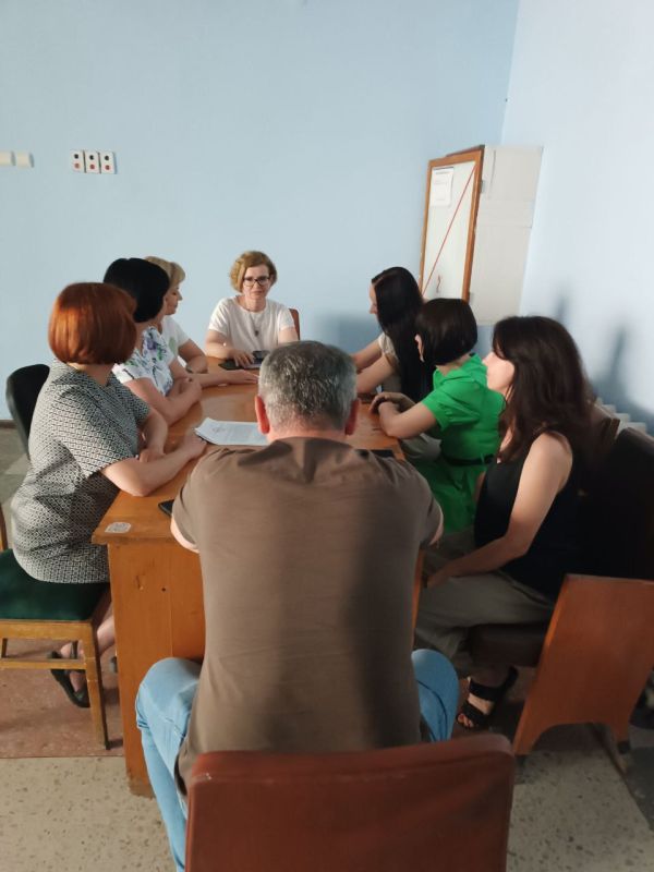 Встреча с коллективом. 10 июля заместитель главы Администрации Шахтерского округа Светлана Майчук провела встречу с колективом МУП «Саночистка» администрации города Кировское