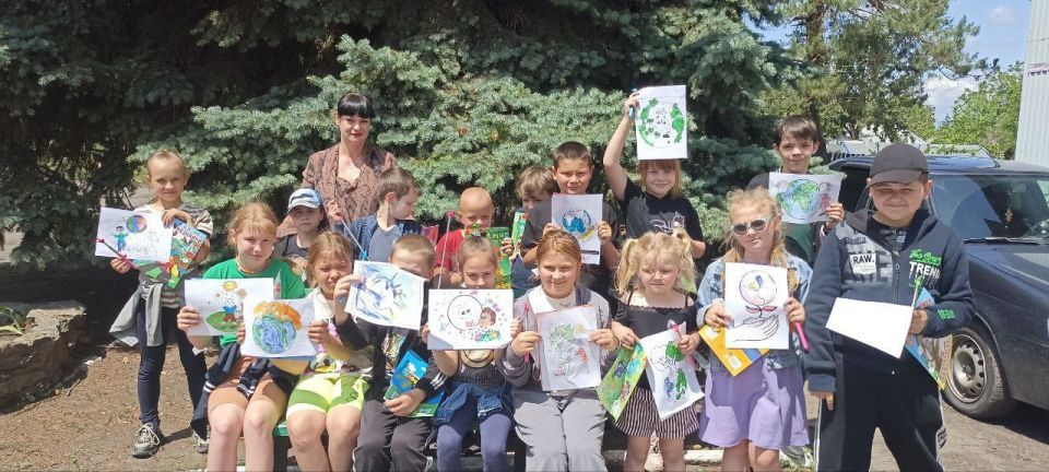 Дети Тореза рисуют будущее