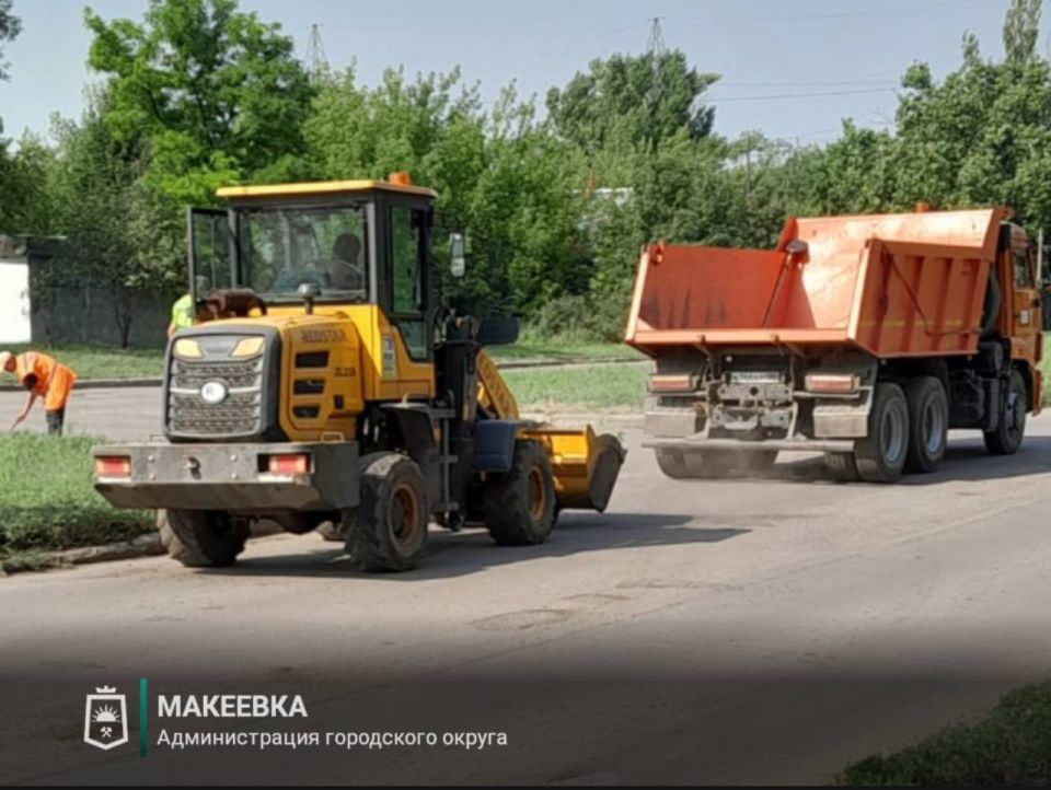 Сотрудниками МУП АГМ «Перспектива» выполнены работы: по сбору летучего мусора и очистке урн, по уборке тротуаров и дорог, по ул. Московской, Плеханова, Чубаря, Свободы, Ермощенко, Победы, Ленина, Крылова, Фабрициуса, бул