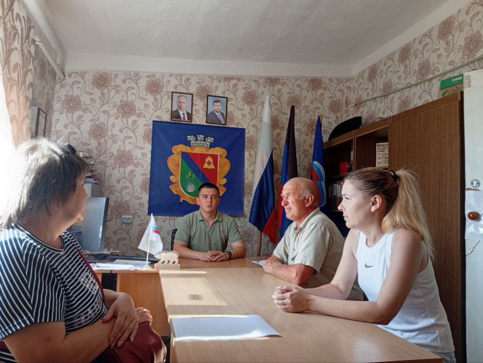 Заведующий Талаковским территориальным сектором ответил на вопросы граждан