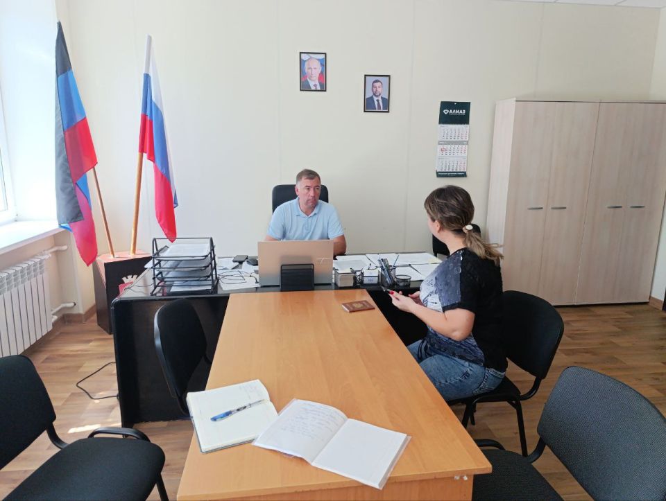 14 июля Заместитель главы администрации Волновахского муниципального округа Олег Сидоренко провел прием граждан