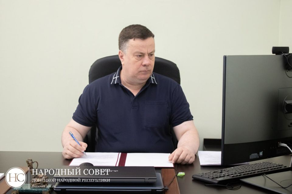 Константин Кузьмин: Принял участие в еженедельном оперативном совещании Главы ДНР Дениса Пушилина с Правительством