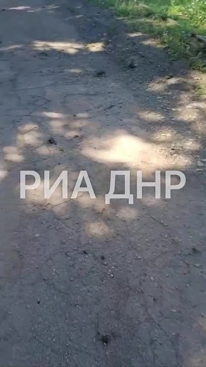 Центр Енакиево (ДНР). Украинский беспилотник