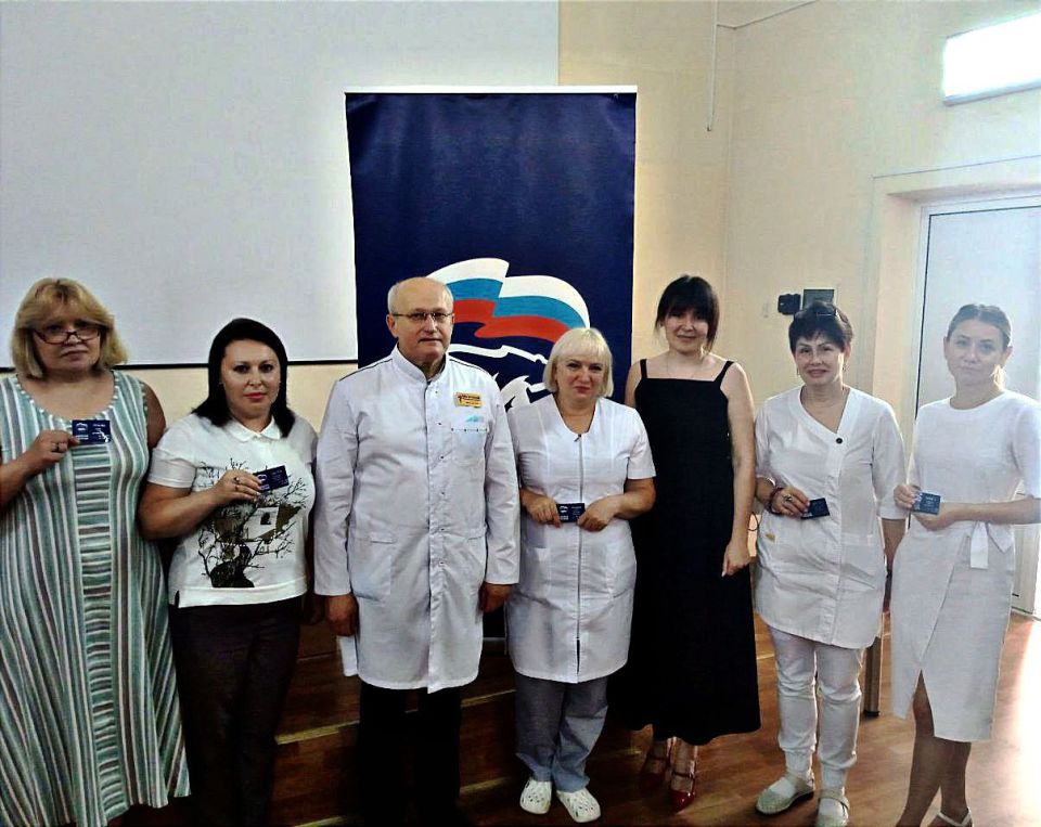 Вручение партийных билетов партии "ЕДИНАЯ РОССИЯ"