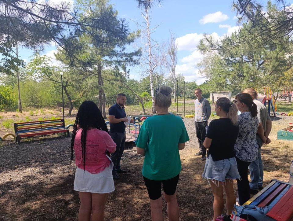 Замгавы администрации Снежного ответил на вопросы жителей поселка Первомайское