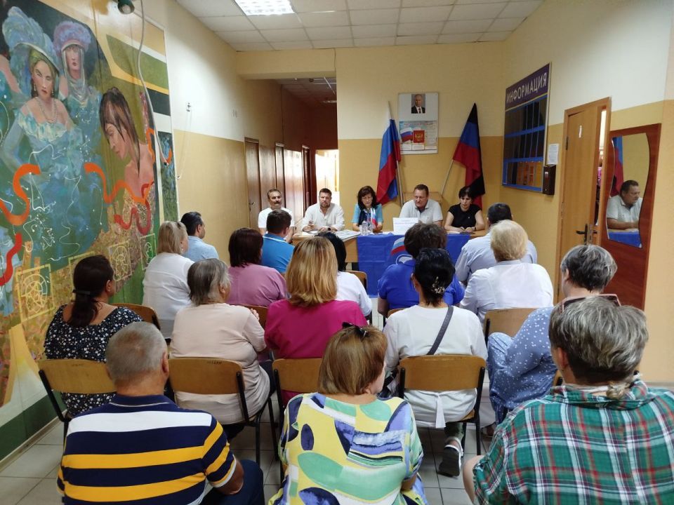 Валентин Левченко: С градусом высокого эмоционального напряжения сегодня прошла встреча с трудовым коллективом ГБУ «Городская поликлиника №18 г. Донецка»