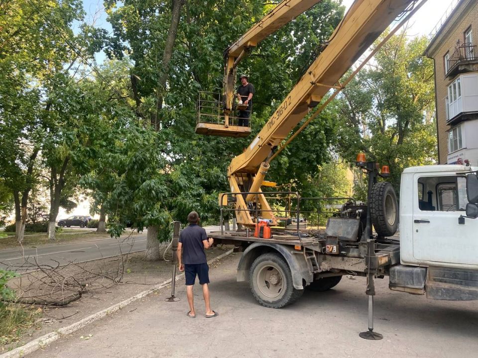 В Ждановке продолжается ликвидация последствий непогоды