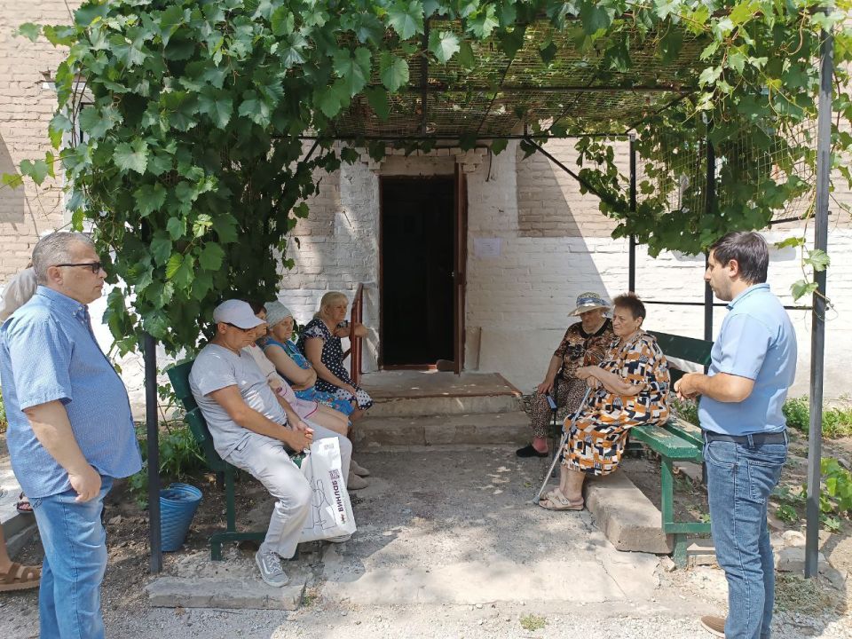 Заместитель главы Администрации Шахтерского муниципального округа обсудил с жителями Ждановки вопросы жилищно-коммунального хозяйства