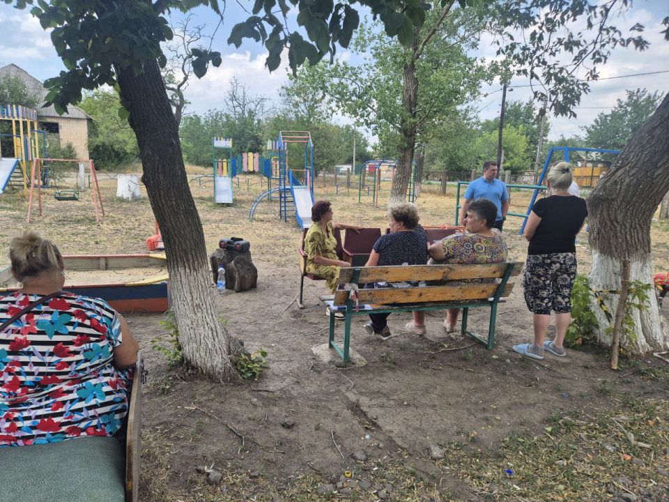 11 июля сотрудники Администрации городского округа Харцызск в пгт Троицко-Харцызск провели сход граждан, на котором были обсуждены актуальные вопросы и проблемы, волнующие местных жителей