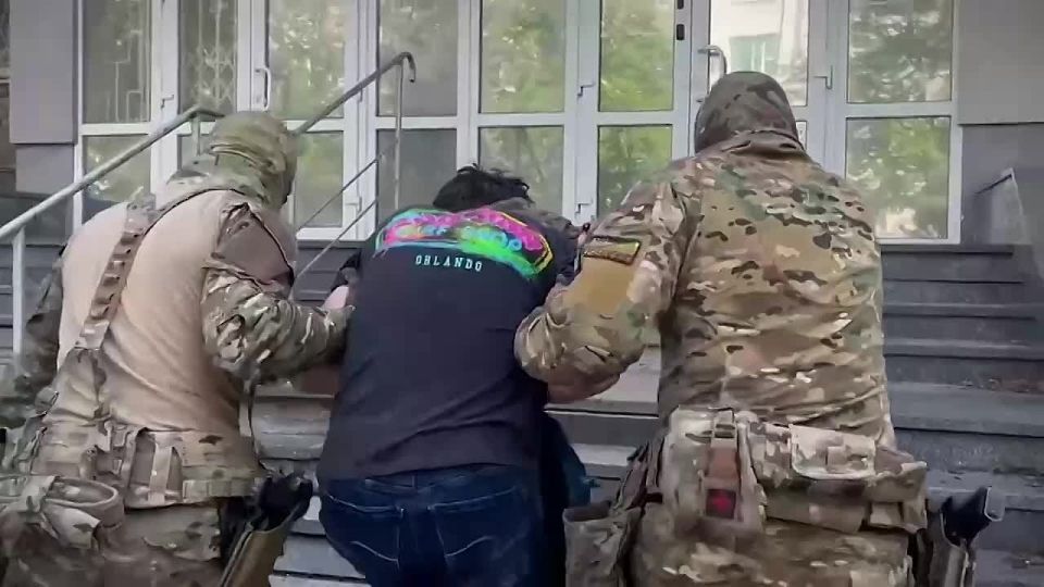 Сотрудники ФСБ задержали гражданина РФ за финансирование ВСУ