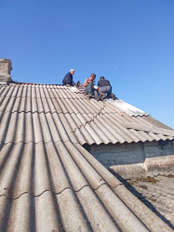 Силами коммунальных предприятий были проделаны работы по наведению чистоты и порядка на территории г. Моспино: