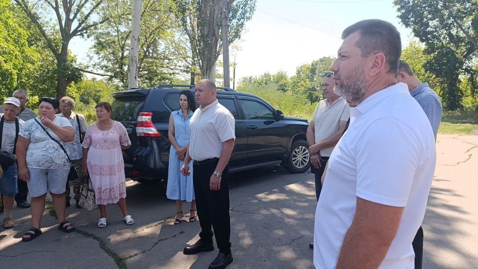 Глава Снежного ответил на вопросы жителей поселка Горняцкое