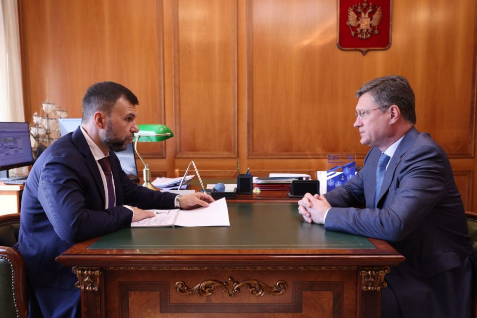 Состоялась рабочая встреча Александра Новака и главы ДНР Дениса Пушилина, сообщили в правительстве России