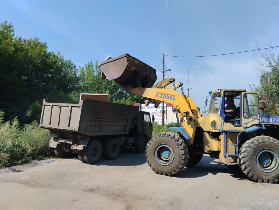 Сегодня, 18 июля, с целью приведения территории в надлежащее санитарное состояние выполнены работы по вывозу крупногабаритных накоплений мусора на контейнерных площадках по адресам: ул. Ленина, д. 153, д. 155; кв-л Химик, д....