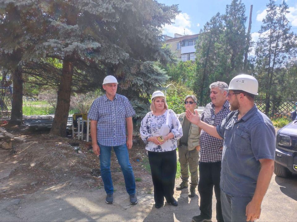 Александр Качанов: Якутия завершила кровельные работы в Доме детского и юношеского творчества Докучаевска